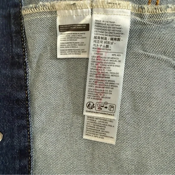 NWT Levi’s Denim Jean Trucker Jacket - Size Medium - Picture 6 of 12